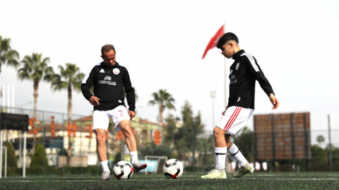 Futbolcu baba oğul, aynı takımda top koşturuyor