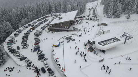 Ilgaz Dağı'ndaki Yurduntepe Kayak Merkezi'nde yarıyıl tatili yoğunluğu