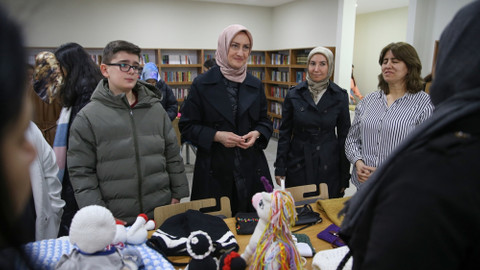 KADEM Başkanı Gümrükçüoğlu depremzede kadınlarla buluştu:
