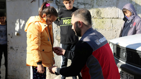 Sadakataşı Derneği ihtiyaç sahiplerine "kışlık yardım" yaptı