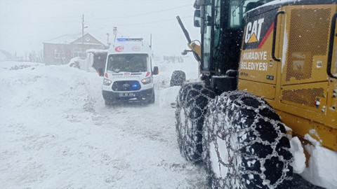 Van'da rahatsızlanan diyaliz hastası ekiplerin çalışmasıyla hastaneye ulaştırıldı