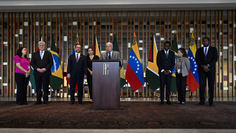 Venezuela ve Guyana dışişleri bakanları, ihtilaflı Esequibo bölgesi için bir araya geldi