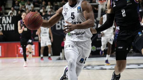 BJK Emlakjet - Paris Basketball: 72-95
