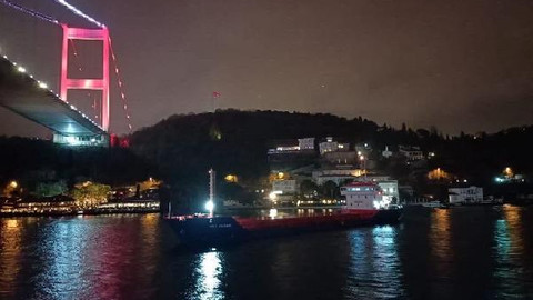İstanbul Boğazı'nda gemi trafiği askıya alındı-1