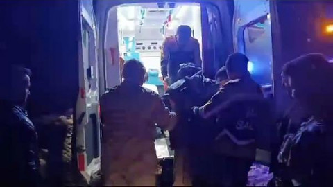 Kapanan yol 2 saatlik çalışma ile açıldı; hasta hastaneye götürüldü