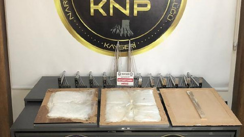 Sehpalardan 2 kilo uyuşturucu çıktı