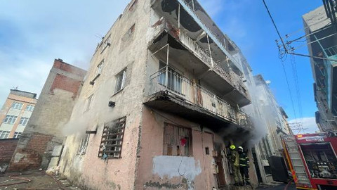 Yangında mahsur kalan 2’si çocuk 4 kişi, dumandan etkilendi