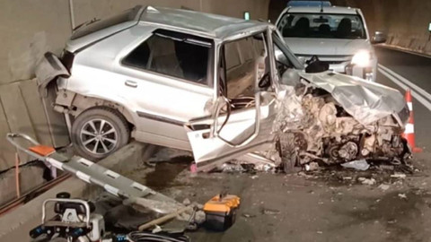 Artvin'de, tünel içerisinde 2 otomobil çarpıştı: 2’si ağır 5 yaralı