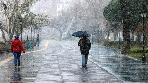 Uyarılar üst üste gelmişti: İstanbul'da kar yağışı başladı