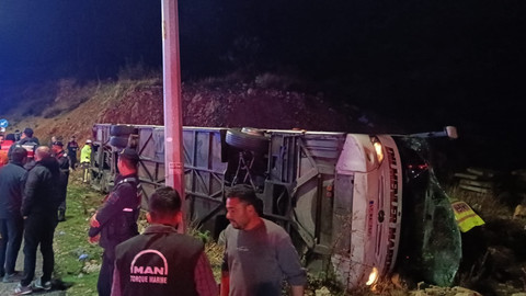 Mersin'de otobüs şoförü viraja 3 kat hızla girmiş!
