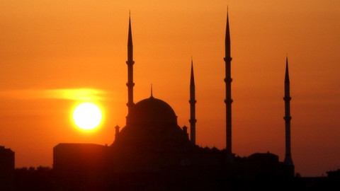 Sahur Ne Zaman Başlar, Ne Zaman Biter? İmsak Nedir? Sahur Yapmadan Oruç Tutulur Mu? Sahurda Ne Yenir?