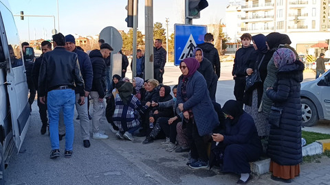 Afyonkarahisar’da işçi servisi tırla çarpıştı: 12 yaralı