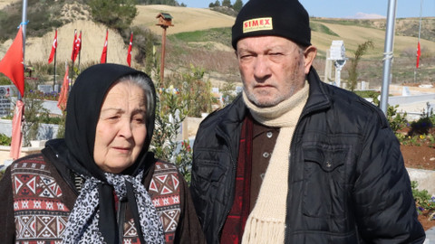 Adana'da yaşlı çift, depremde kaybettikleri oğlu, gelini ve torunlarını unutamıyor