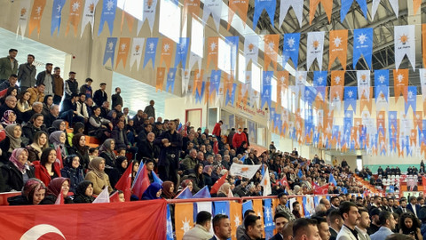 AK Parti'li Şahin, Kırşehir'de belediye başkan adayları tanıtım programında konuştu: