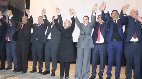AK Parti'li Usta, partisinin Ağrı Aday Tanıtım Toplantısı'nda konuştu:
