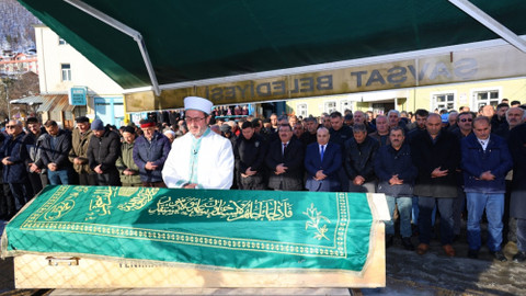 Artvin'de çığ altında kalan iş makinesi operatörünün cenazesi defnedildi