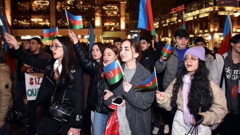 Azerbaycan'da İlham Aliyev'in cumhurbaşkanı seçimindeki zaferi kutlanıyor