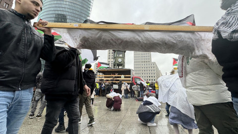 Berlin'de Filistin'e destek gösterisi yapıldı