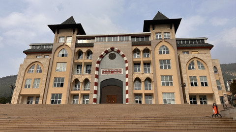 Depremde 96 kişinin öldüğü Ebrar Sitesi F Blok'un yıkılmasına ilişkin davanın görülmesine başlandı