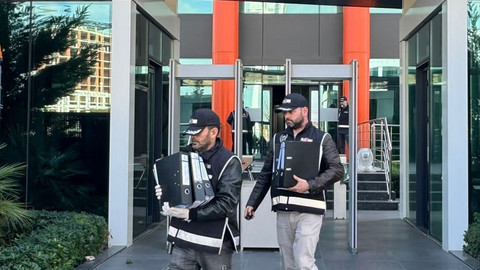 GÜNCELLEME 2 - İzmir'de nitelikli dolandırıcılık iddiasıyla 20 zanlı yakalandı