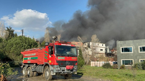 GÜNCELLEME 2 - Kocaeli'de bir fabrikada çıkan yangın kontrol altına alındı