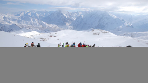 Hakkari'deki kayak merkezi farklı illerden sporcularla şenlendi