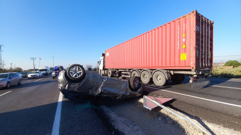 Manisa'da otomobilin tıra çarpması sonucu 7 kişi yaralandı