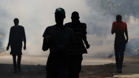Senegal'de cumhurbaşkanı seçiminin ertelenmesi protesto edildi