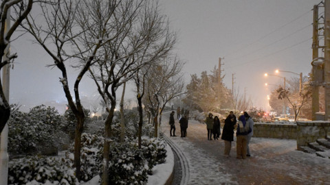 Tahran’a yılın ilk karı yağdı