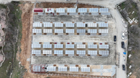 Tunceli Valisi Tekbıyıkoğlu, Pertek'teki konteyner kent çalışmalarını inceledi