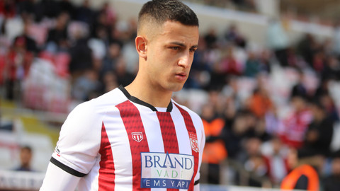 Genç futbolcu Bartuğ Elmaz'ın omzu çıktı