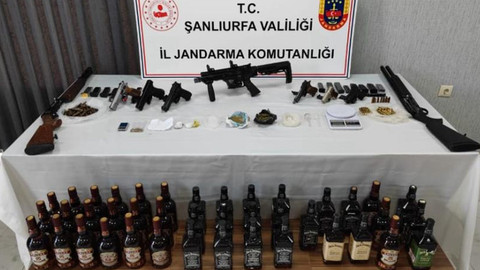 Jandarma kaçakçılara "dur" dedi! Baskın yapılan evlerden cephanelik çıktı