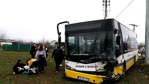 Bursa'da halk otobüsü ile otomobil çarpıştı! Hayatını kaybetti