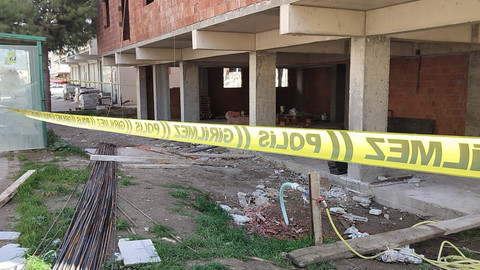 İnşaat demirlerindeki yüksek gerilime kapıldı: Ağır yaralandı!