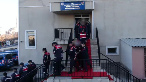 Şehir eşkıyaları taksiciyi silah zoruyla gasp etti: Olay yerinden kaçtılar ama jandarmadan kaçamadılar!