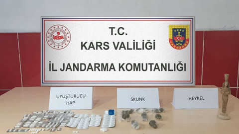 Kars'ta jandarma uyuşturucu ve tarihi eser yakaladı