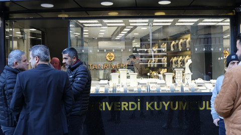 Adana'da ilginç soygun! Yakalandığını anlayan kadınlar dükkana tuvaletlerini yaptı