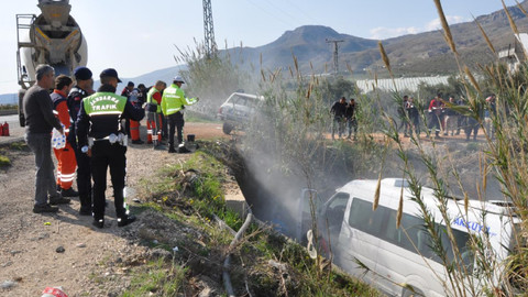Mersin'de yolcu otobüsü ile minibüs çarpıştı: 1 ölü, 13 yaralı