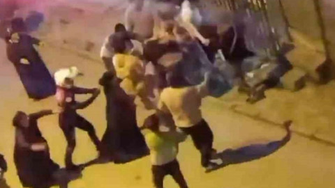 Şişli'de akrabalar sopalarla birbirine girdi! Bu anlar saniye saniye görüntülendi
