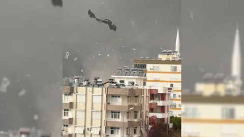 Antalya'da hortum şehri uçurdu, bir çocuk yaralandı