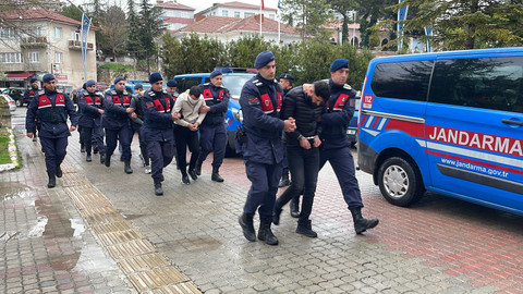 Dolandırıcılar yaşlı çifti hedef aldı: Jandarma kaçmalarına izin vermedi!