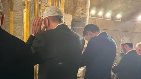 Cumhurbaşkanı Erdoğan’dan seçim öncesi Ayasofya Camii ziyareti! Binlerce vatandaşla akşam namazı kıldı