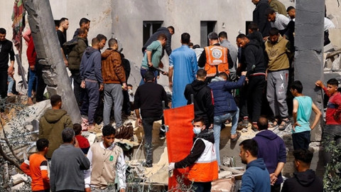 İsrail ordusu, Gazze'de insani yardım bekleyenlere saldırdı: Çok sayıda ölü ve yaralı var