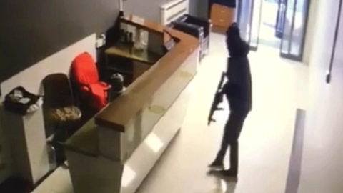 İstanbul'un göbeğinde dehşet anları! Maskeli saldırganlar kalaşnikofla iş yerini bastı
