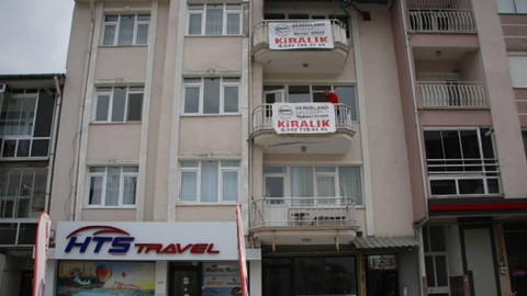 Evlerini sudan ucuza kiraya veriyor! Ama tek bir şartı var...