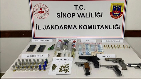 Jandarmadan 6 ayrı adres ve 3 araca eş zamanlı operasyon