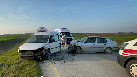 Otomobil ile hafif ticari araç çarpıştı: 7 yaralı