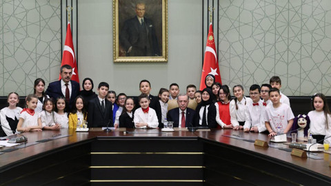 Erdoğan, 23 Nisan çocuklarını Külliye'de kabul etti