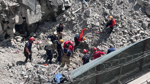 Ankara’da bir işçi, bina yıkımında göçük altında kaldı