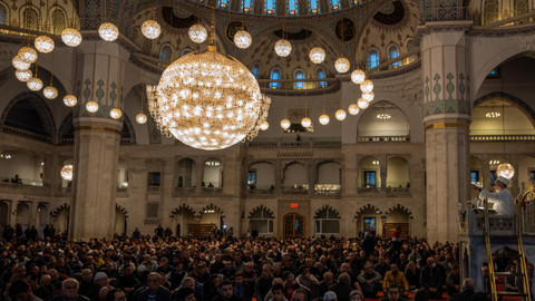 Yurdun dört bir yanında bayram namazı kılındı!